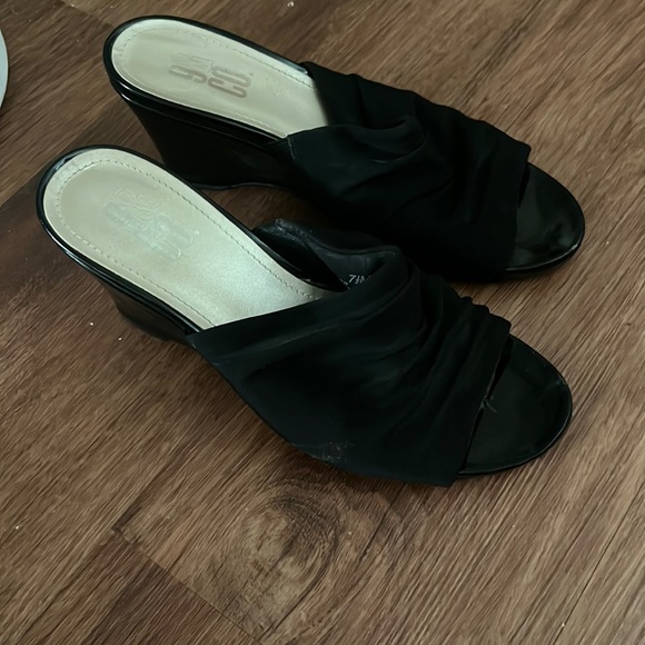 Black size 7. Great condition. - Picture 1 of 2